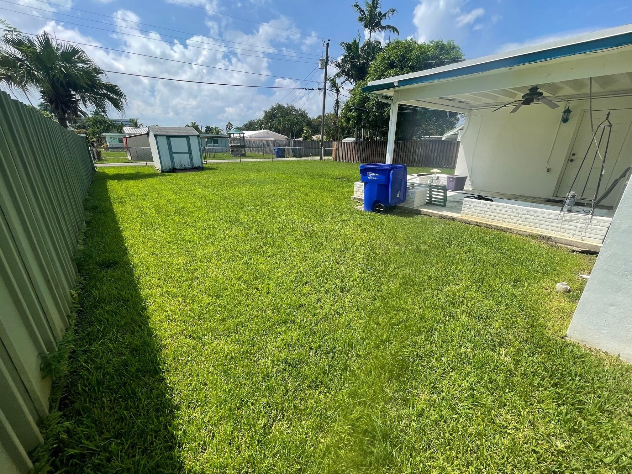 930 North 31st Road Hollywood, FL 33021 - Photo 5 of 8 a view of a backyard
