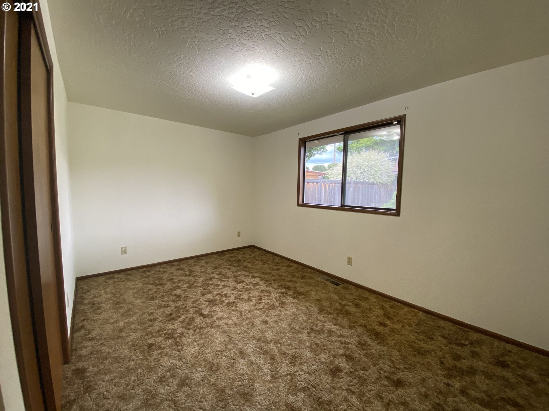 537 68th Place Springfield, OR 97478 - Photo 11 of 28