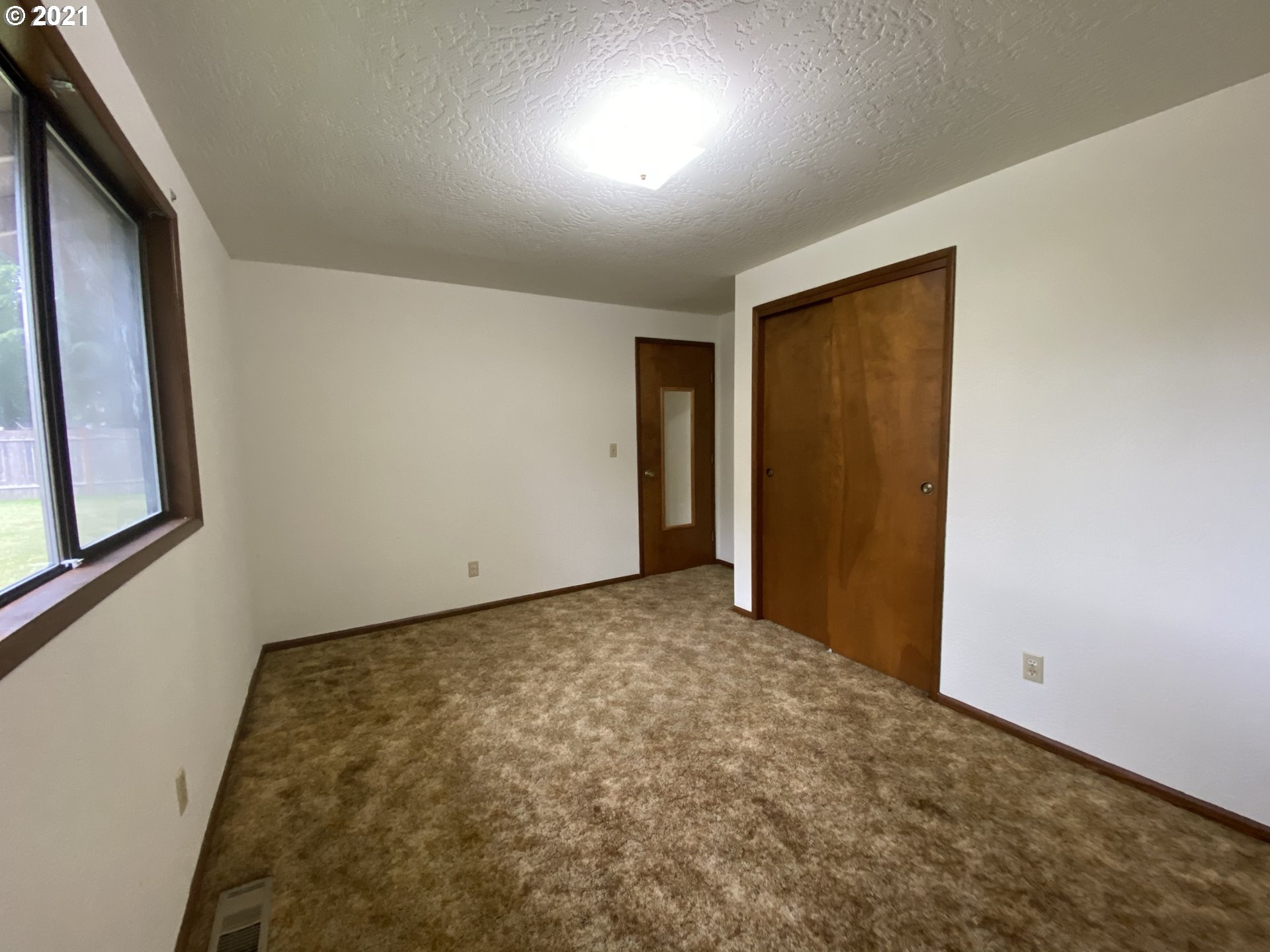 537 68th Place Springfield, OR 97478 - Photo 12 of 28