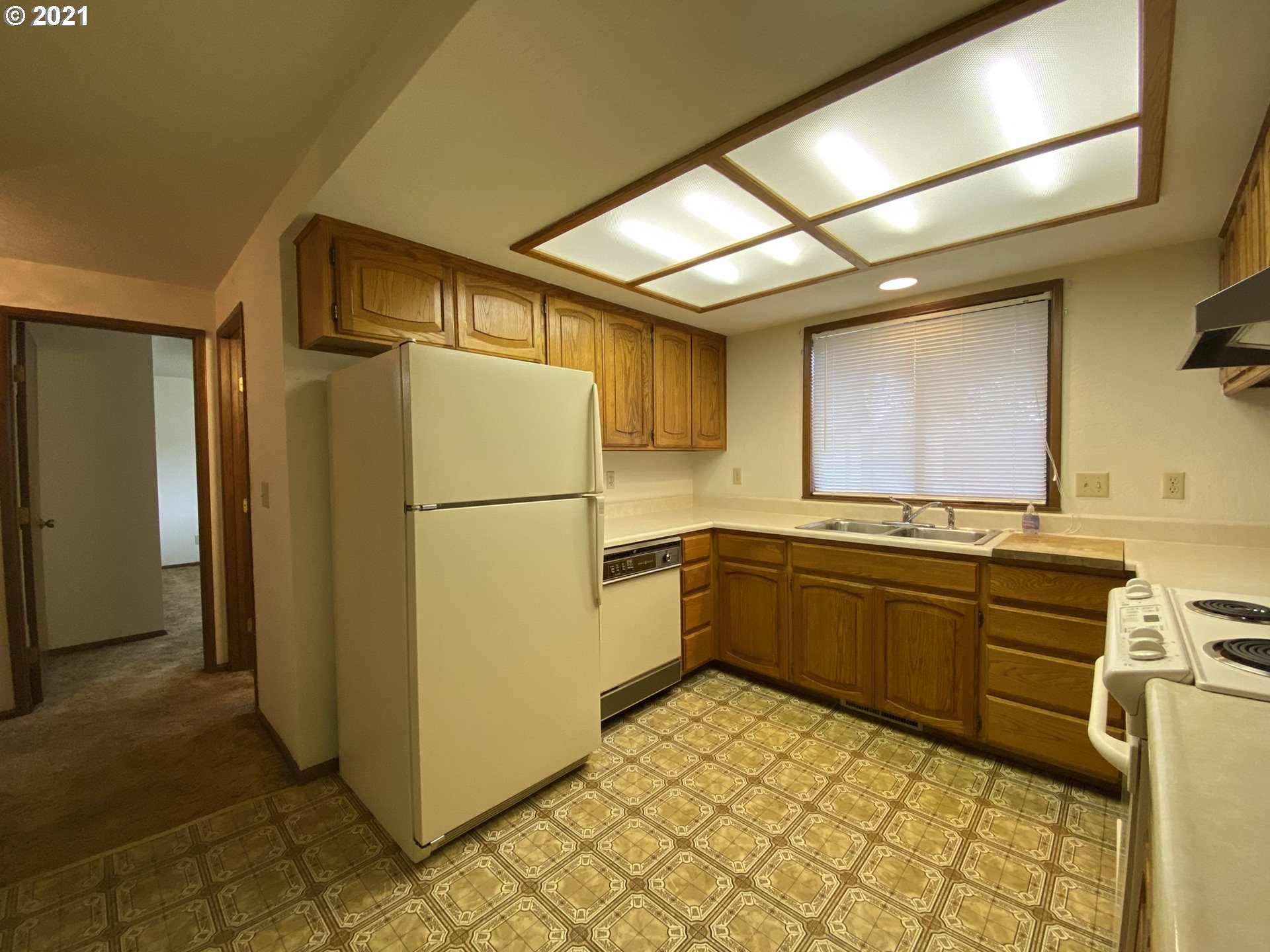 537 68th Place Springfield, OR 97478 - Photo 3 of 28