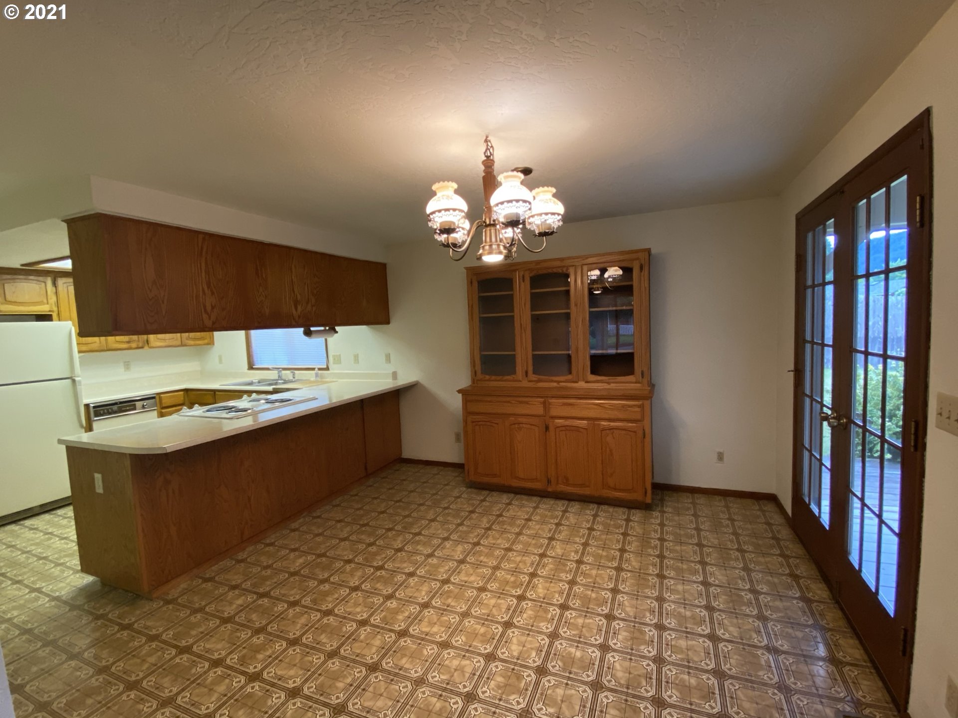 537 68th Place Springfield, OR 97478 - Photo 4 of 28