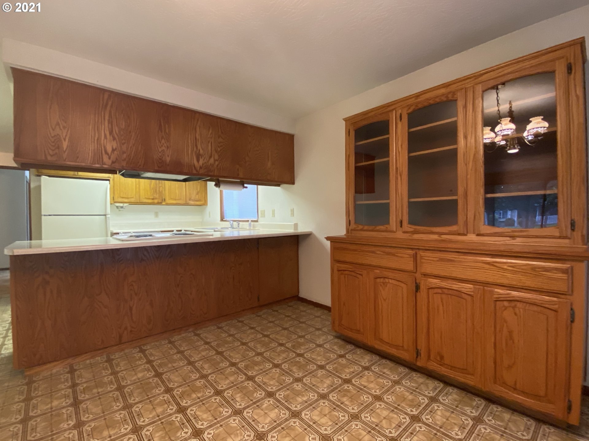 537 68th Place Springfield, OR 97478 - Photo 5 of 28