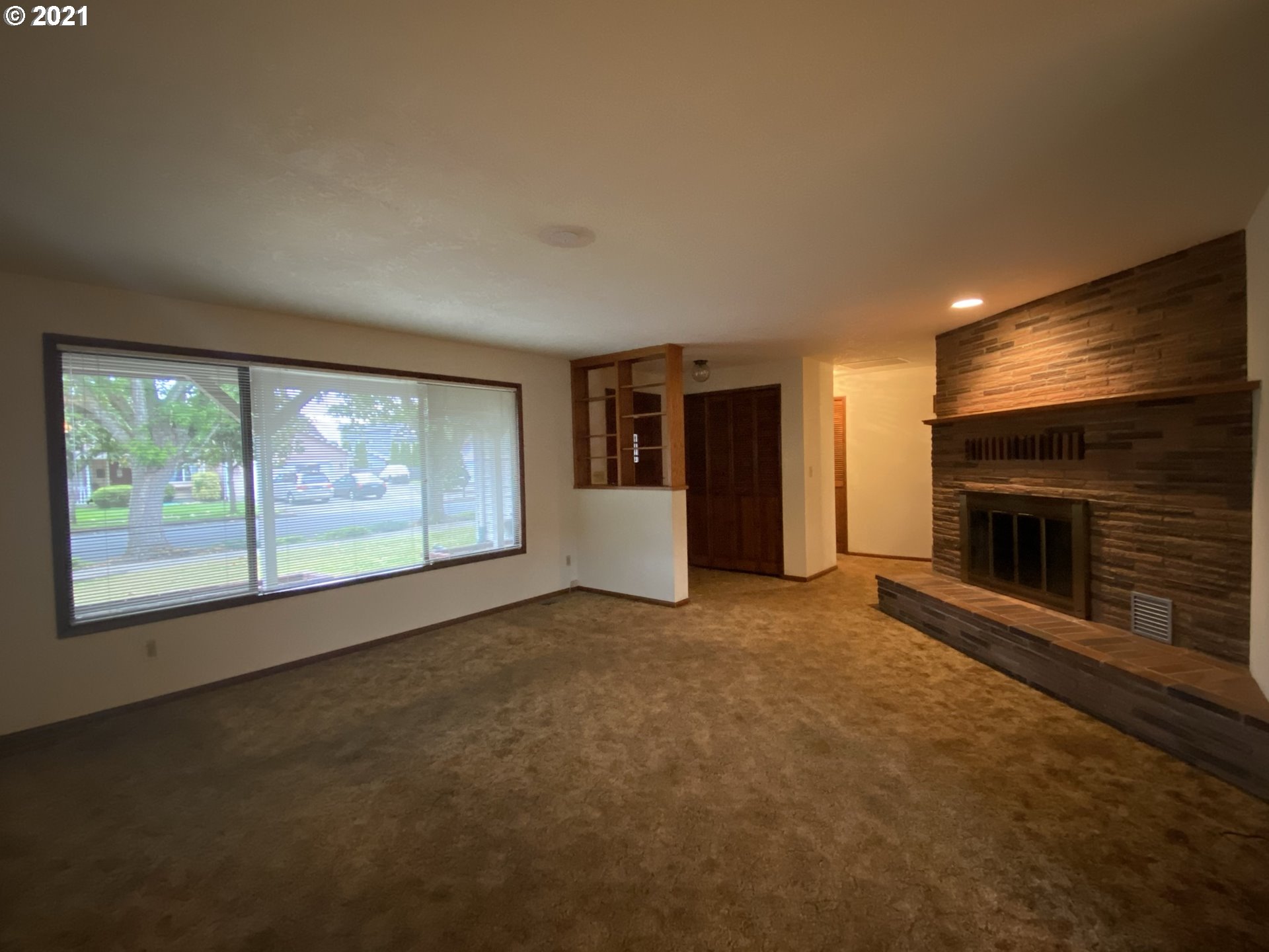 537 68th Place Springfield, OR 97478 - Photo 8 of 28