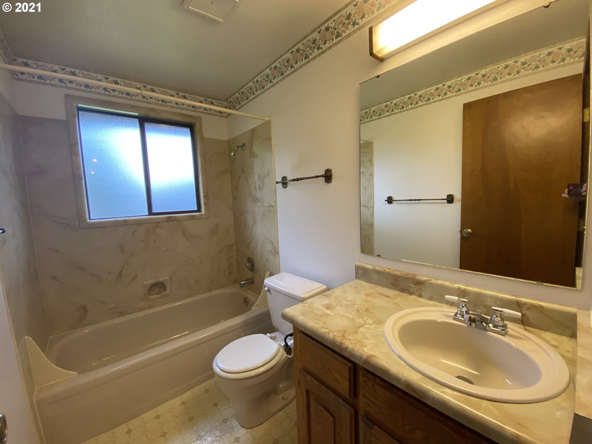 537 68th Place Springfield, OR 97478 - Photo 9 of 28