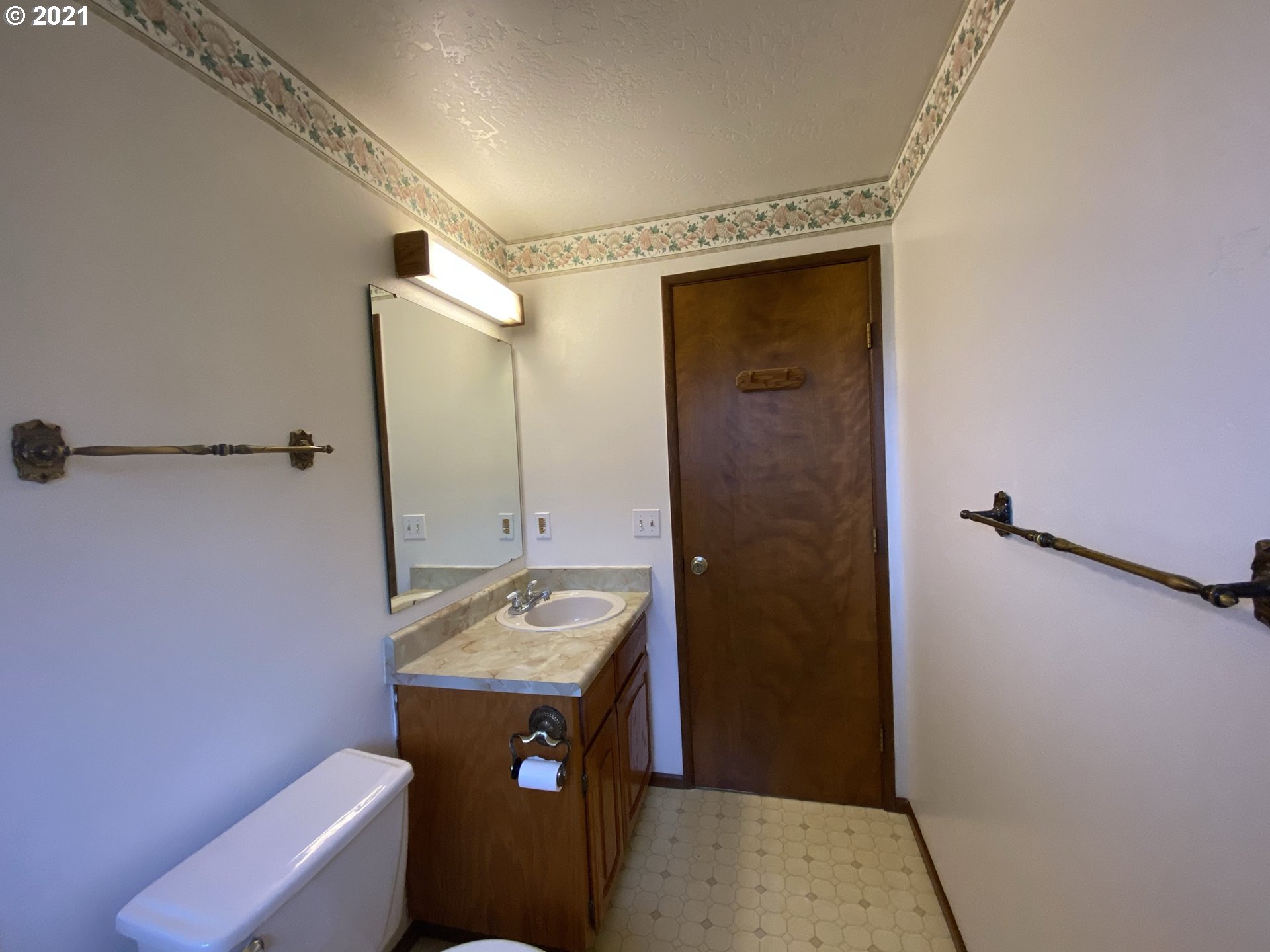 537 68th Place Springfield, OR 97478 - Photo 10 of 28