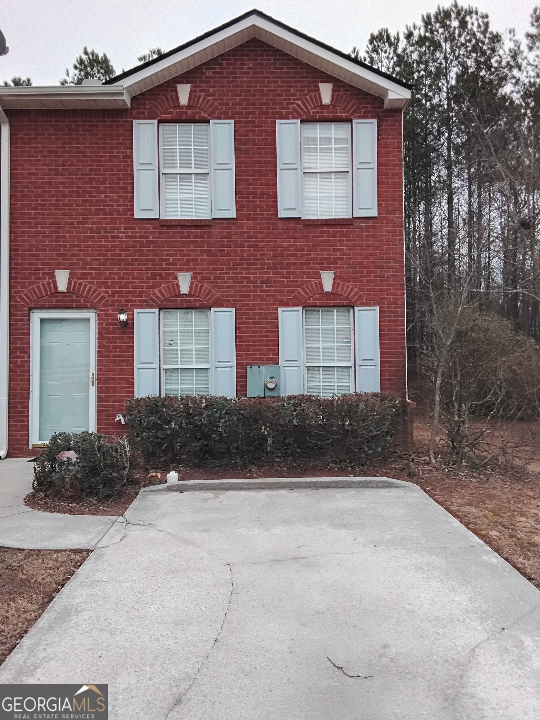 5735 Strathmoor Manor Circle Lithonia, GA 30058 - Photo 2 of 19