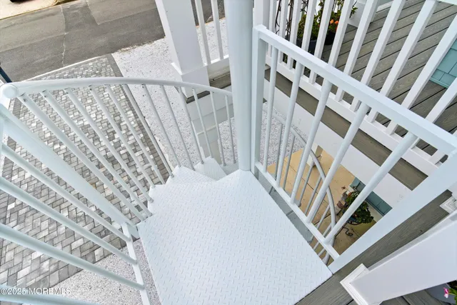 a view of entryway with a front door