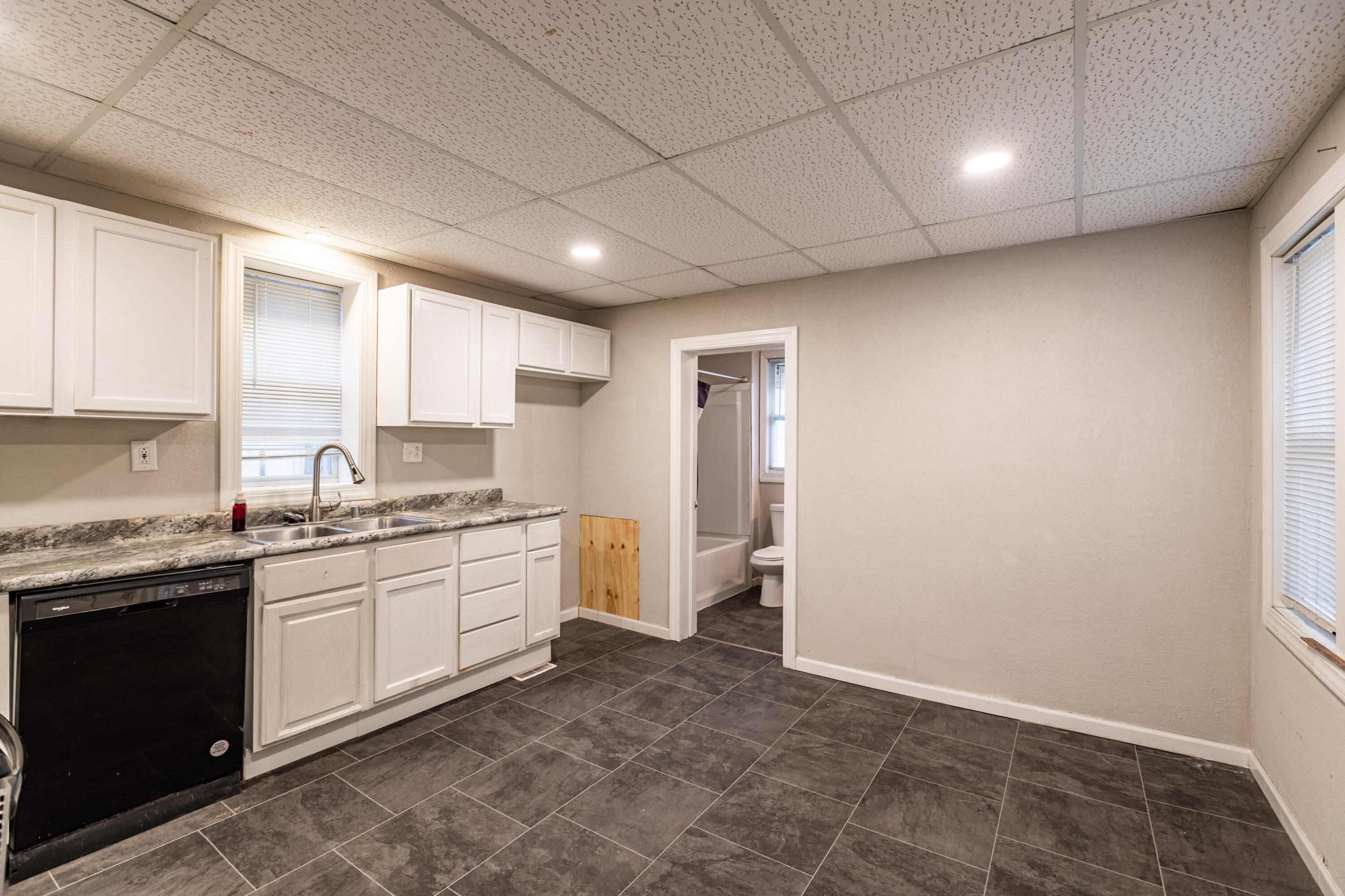 1027 6th Street South La Crosse, WI 54601 - Photo 4 of 22 C24I7063-HDR