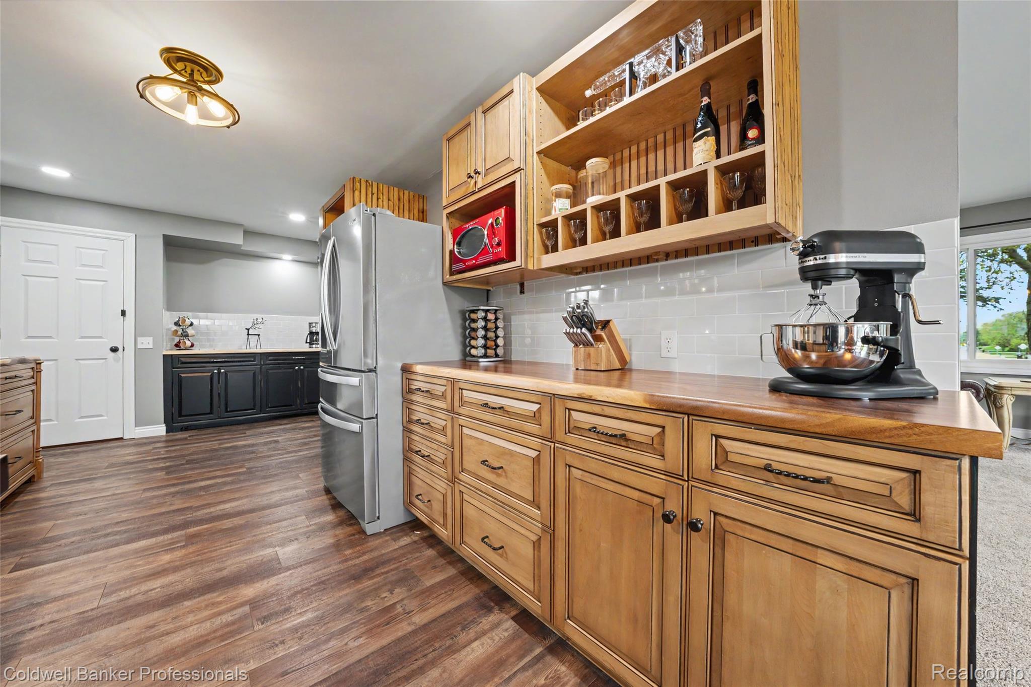 3500 Elms Road Swartz Creek, MI 48473 - Photo 6 of 21 Nice! I want this kitchen, Lux. Vinyl flooring for easy kitchen.