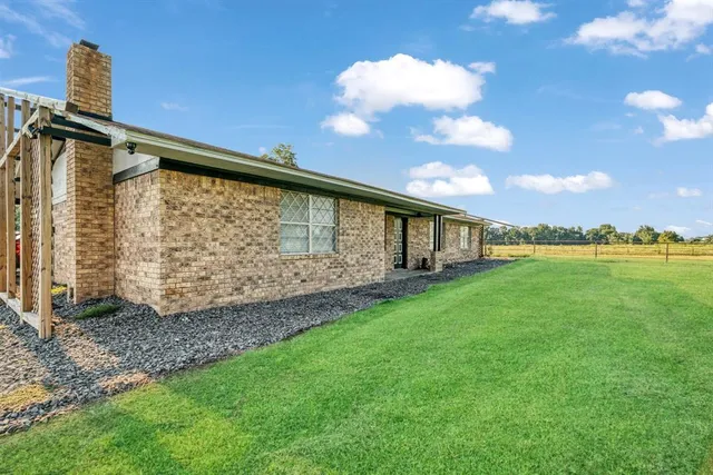 a view of a back yard of the house