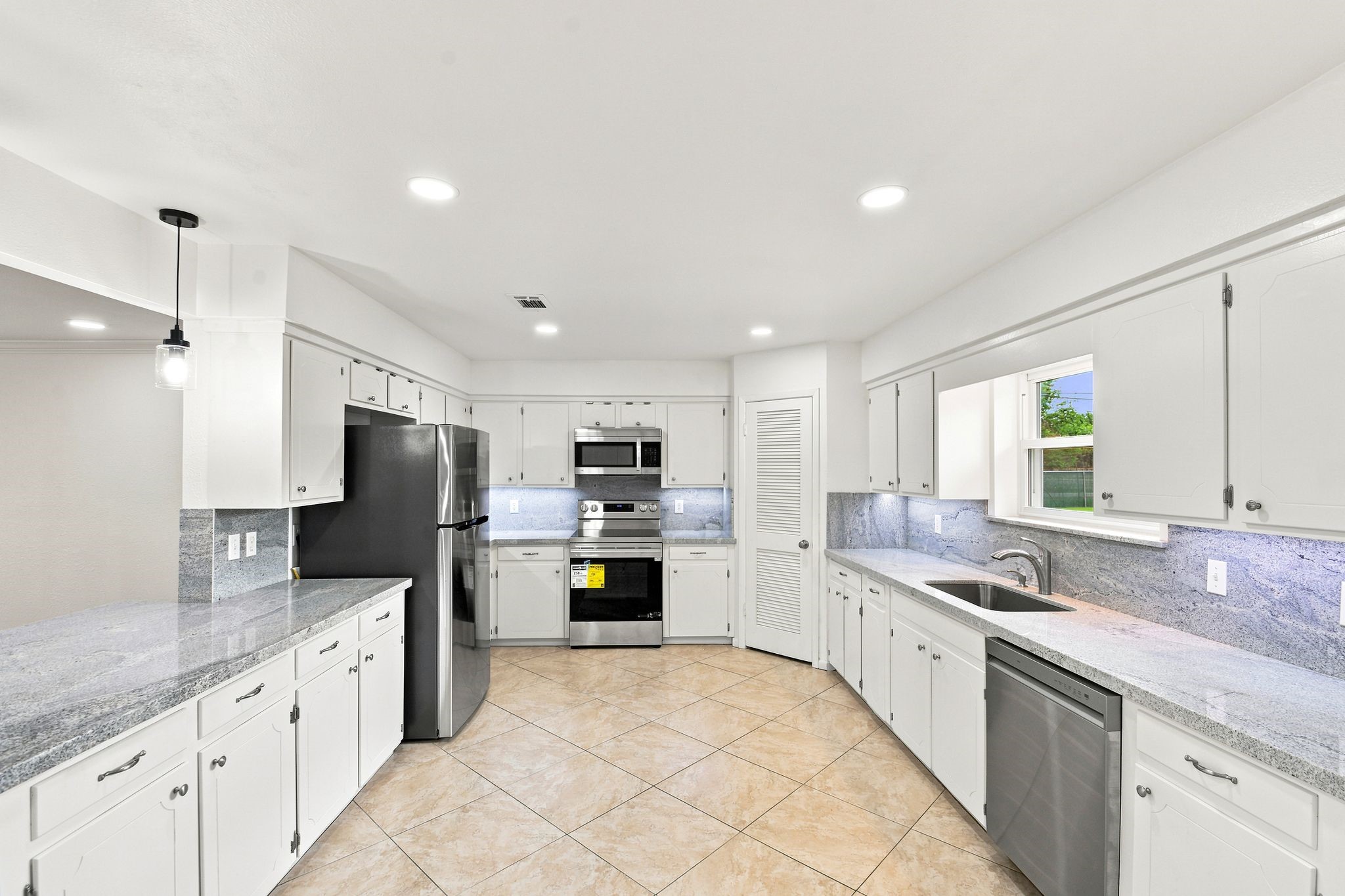 12211 3rd Street Santa Fe, TX 77510 - Photo 14 of 44