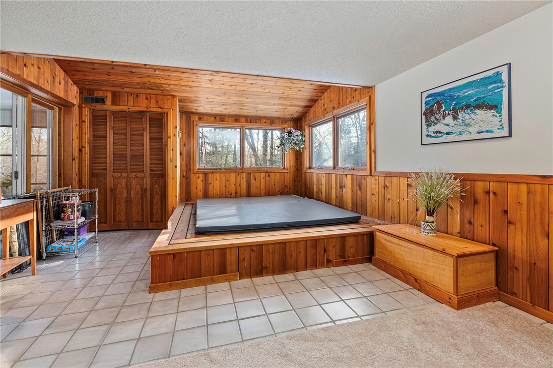 431 Spring Lake Road Rhinelander, WI 54501 - Photo 21 of 38 Hot tub/wellness room