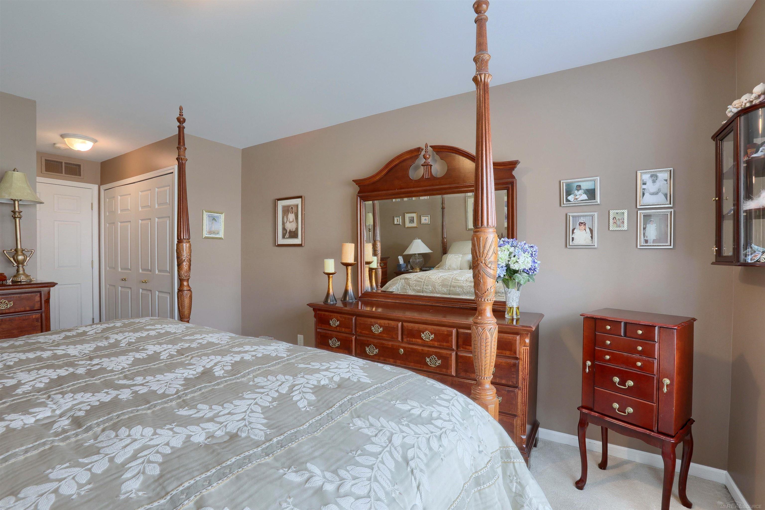 20656 Dunham Road Clinton Township, MI 48038 - Photo 17 of 24 50142123-66d4e6dc-324e-4137-9349-9b9d4969cb66.JPG