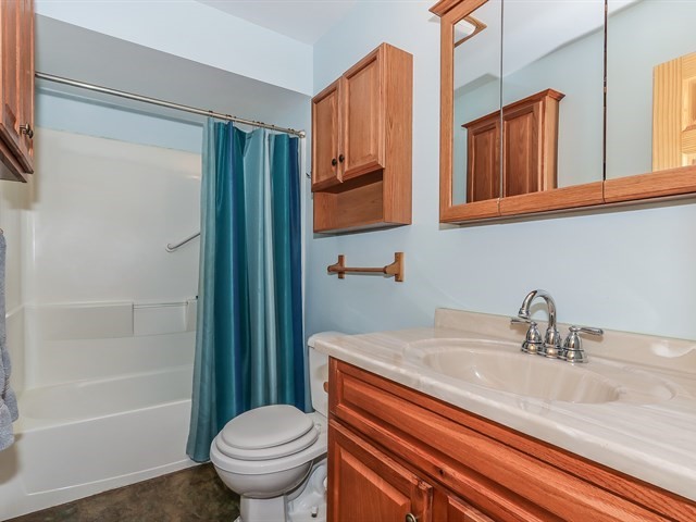 1237 Countryside Drive Elgin, IL 60123 - Photo 13 of 22