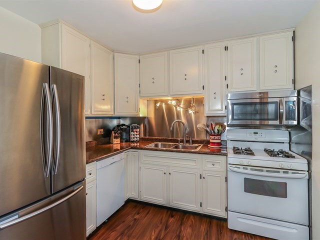 1237 Countryside Drive Elgin, IL 60123 - Photo 6 of 22
