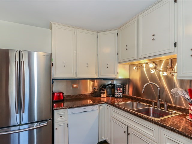 1237 Countryside Drive Elgin, IL 60123 - Photo 7 of 22