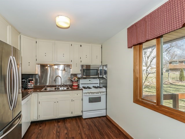 1237 Countryside Drive Elgin, IL 60123 - Photo 8 of 22