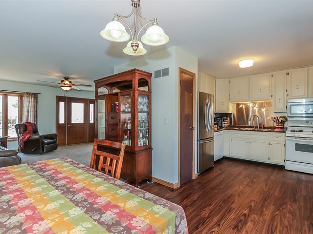 1237 Countryside Drive Elgin, IL 60123 - Photo 10 of 22