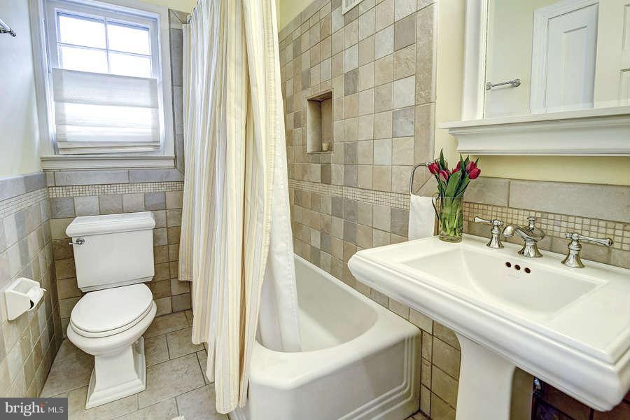 4917 Jamestown Road Bethesda, MD 20816 - Photo 4 of 22 Bath
