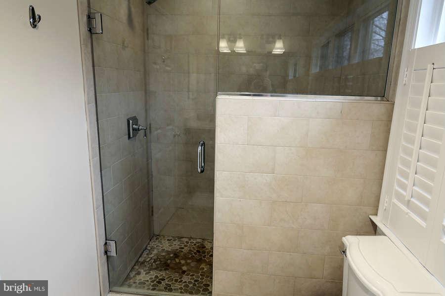 4917 Jamestown Road Bethesda, MD 20816 - Photo 9 of 22 Bath (Master)
