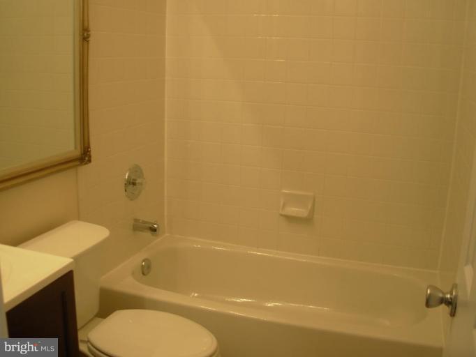 2334 Hunters Square Court Reston, VA 20191 - Photo 15 of 23 Bath #1