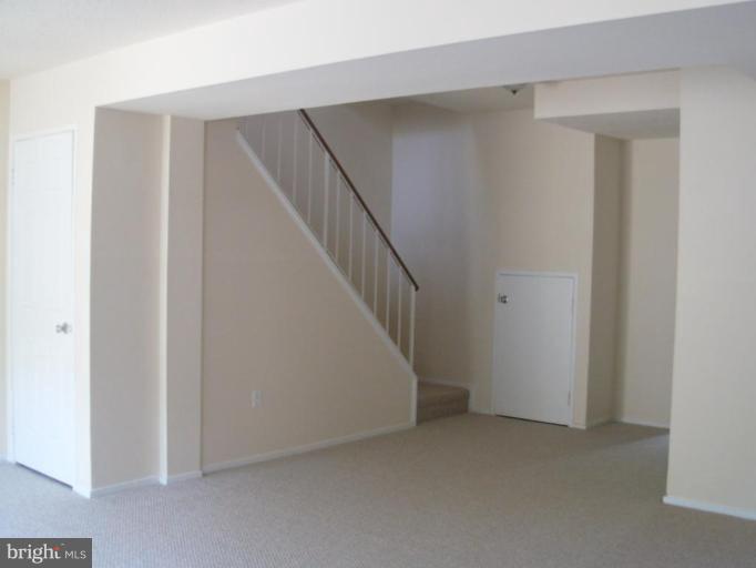 2334 Hunters Square Court Reston, VA 20191 - Photo 20 of 23 Family Room