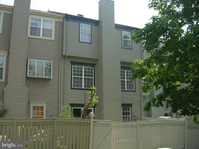 2334 Hunters Square Court Reston, VA 20191 - Photo 3 of 23 Exterior (Rear)