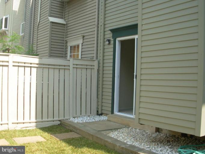 2334 Hunters Square Court Reston, VA 20191 - Photo 4 of 23 Exterior #4