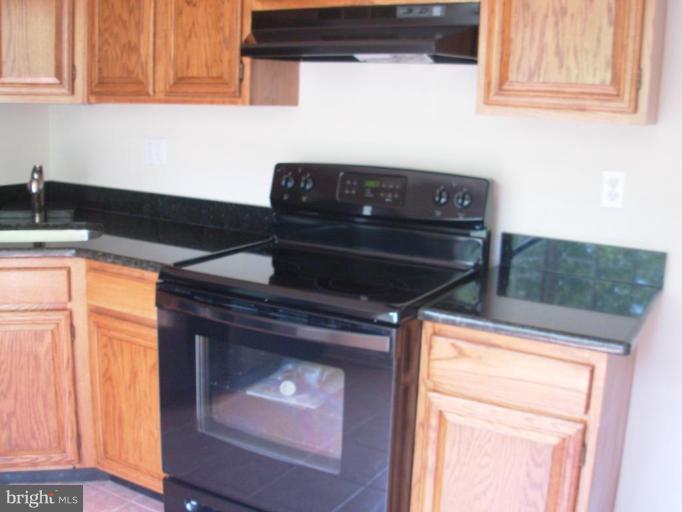 2334 Hunters Square Court Reston, VA 20191 - Photo 5 of 23 Kitchen #2