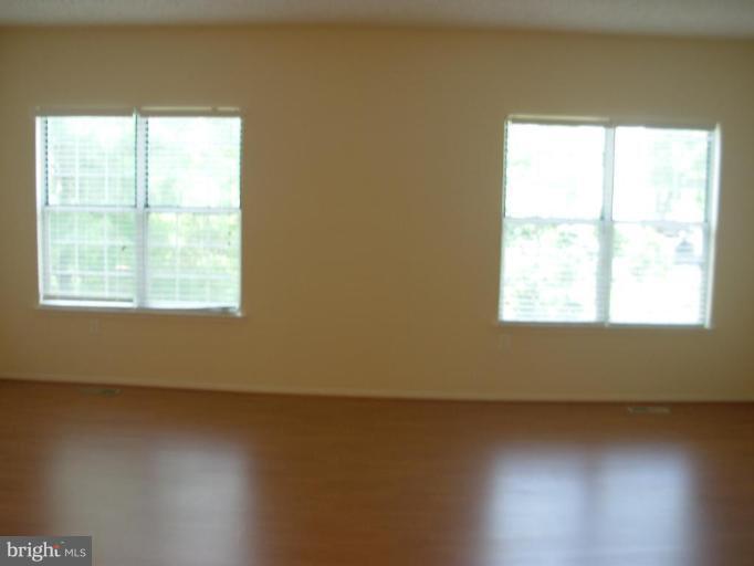 2334 Hunters Square Court Reston, VA 20191 - Photo 10 of 23 Living Room