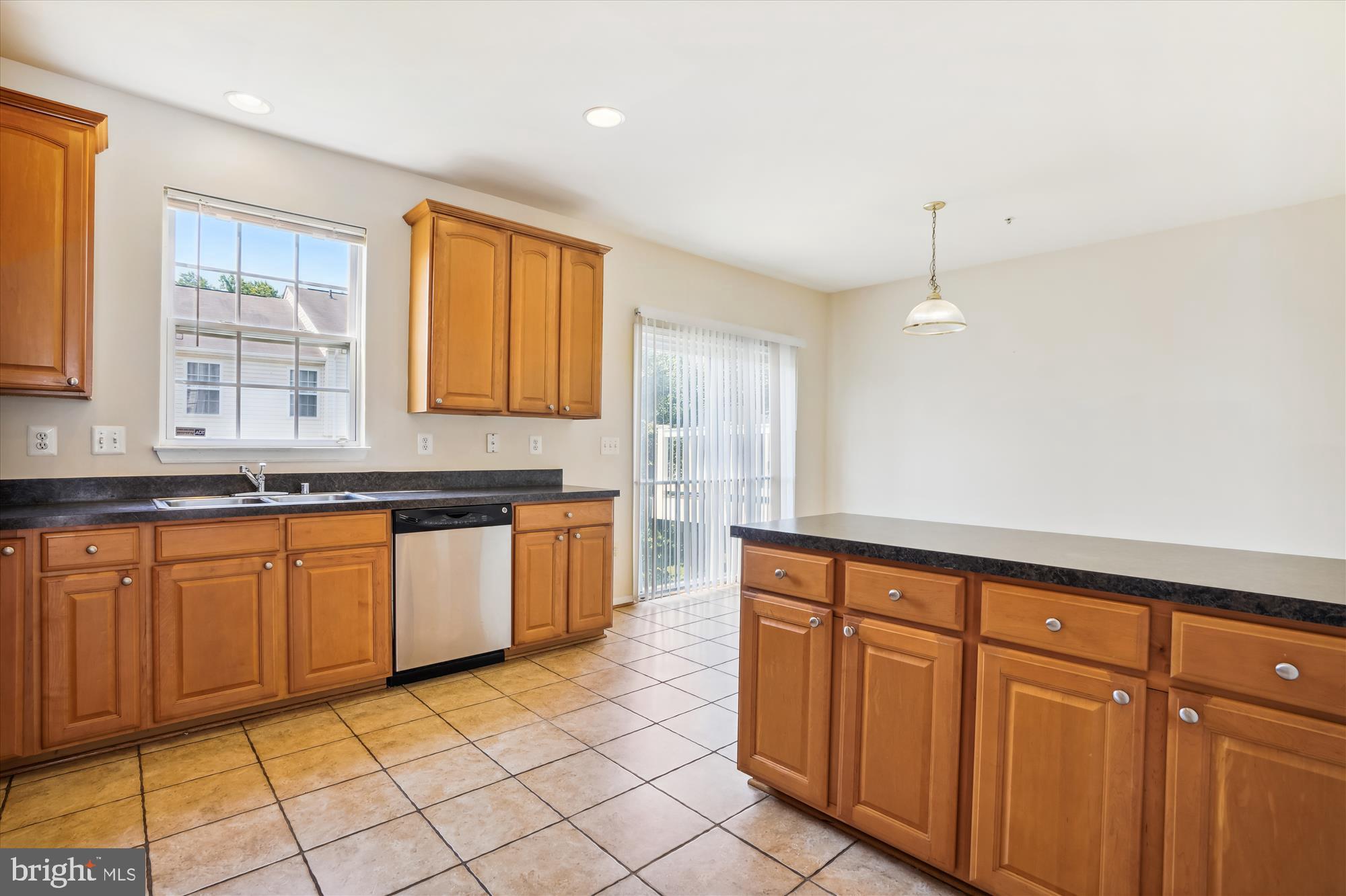 7127 Water Oak Road, Unit 115 Elkridge, MD 21075 - Photo 2 of 22 Kitchen