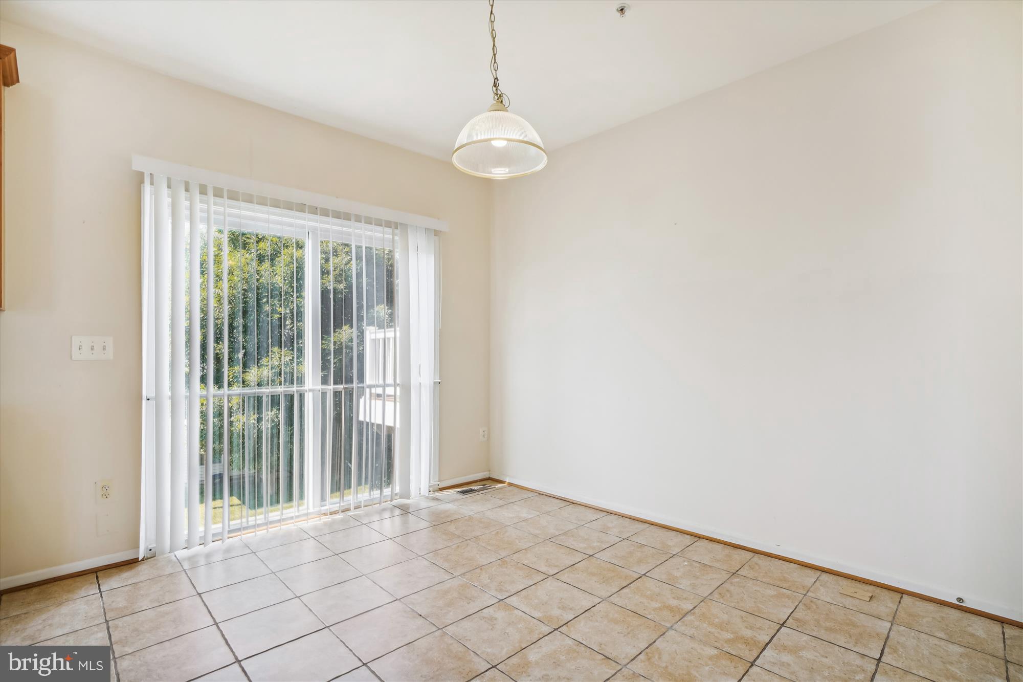 7127 Water Oak Road, Unit 115 Elkridge, MD 21075 - Photo 6 of 22 Dining Area