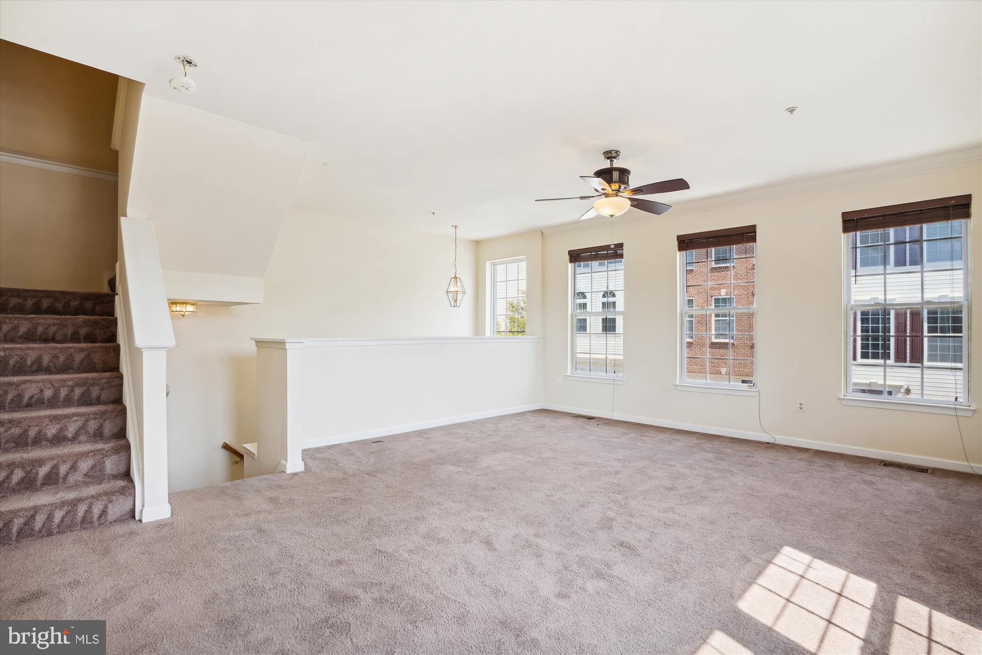 7127 Water Oak Road, Unit 115 Elkridge, MD 21075 - Photo 8 of 22 Living Room