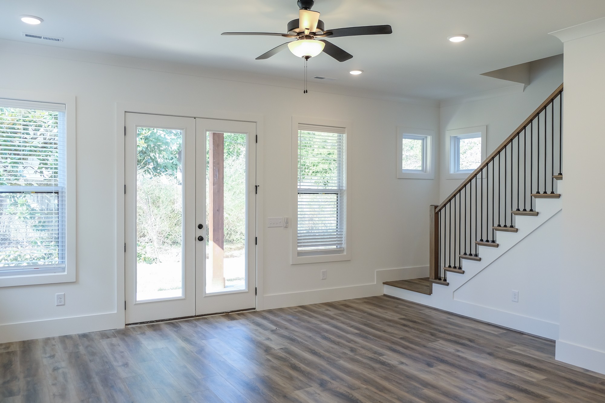 2818 Valley Road Nashville, TN 37215 - Photo 6 of 21 wooden floor in an empty room with a window
