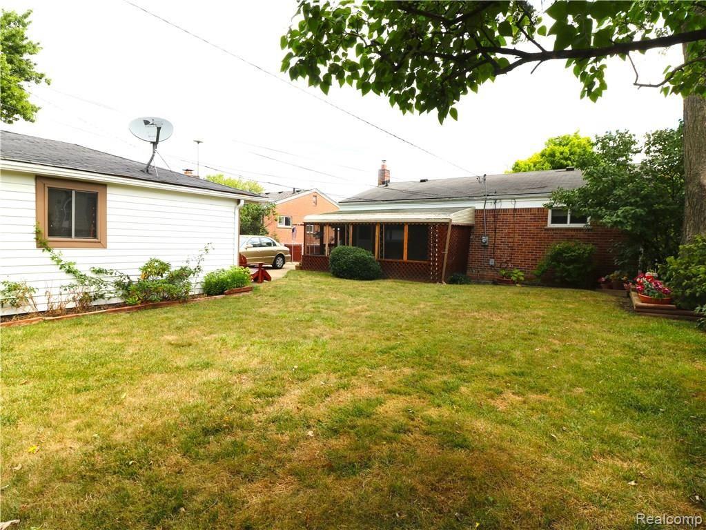 8825 Merriman Road Livonia, MI 48150 - Photo 18 of 20 IMG_9676.JPG