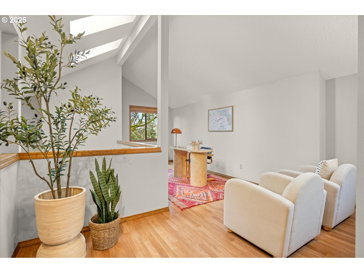 10450 Southwest Lancaster Road Portland, OR 97219 - Photo 29 of 48 Loft