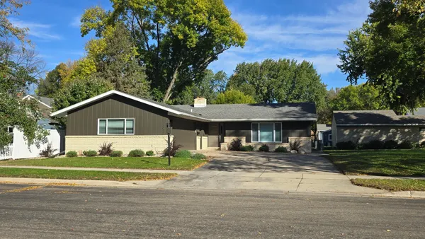 $325,000 | 405 East Marshall Street, Marshall, MN 56258