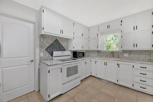 $90,000 | 2432 South Greenwood Street, Wichita, KS 67216