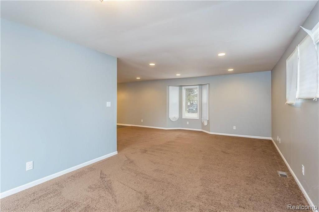 21844 Rausch Avenue Eastpointe, MI 48021 - Photo 4 of 29