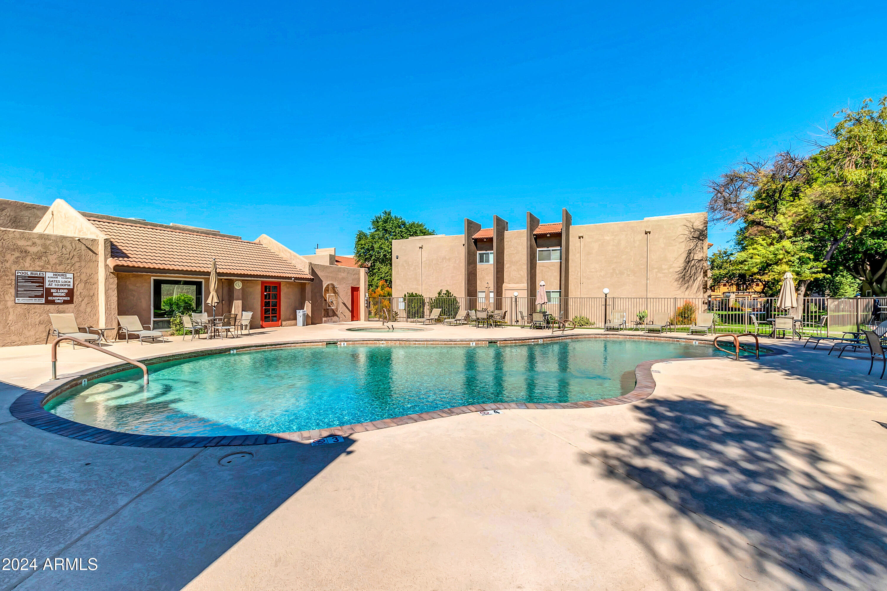 5525 East Thomas Road, Unit F9 Phoenix, AZ 85018 - Photo 34 of 48 5525 E Thomas Rd Community-7