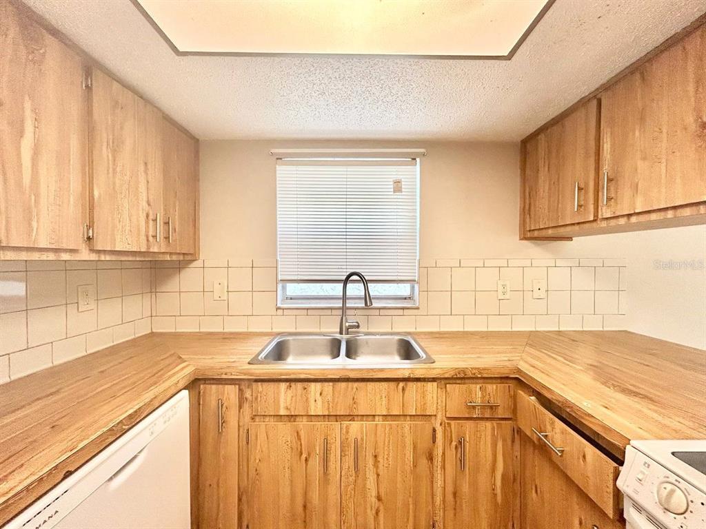 5800 Montana Avenue New Port Richey, FL 34652 - Photo 8 of 25