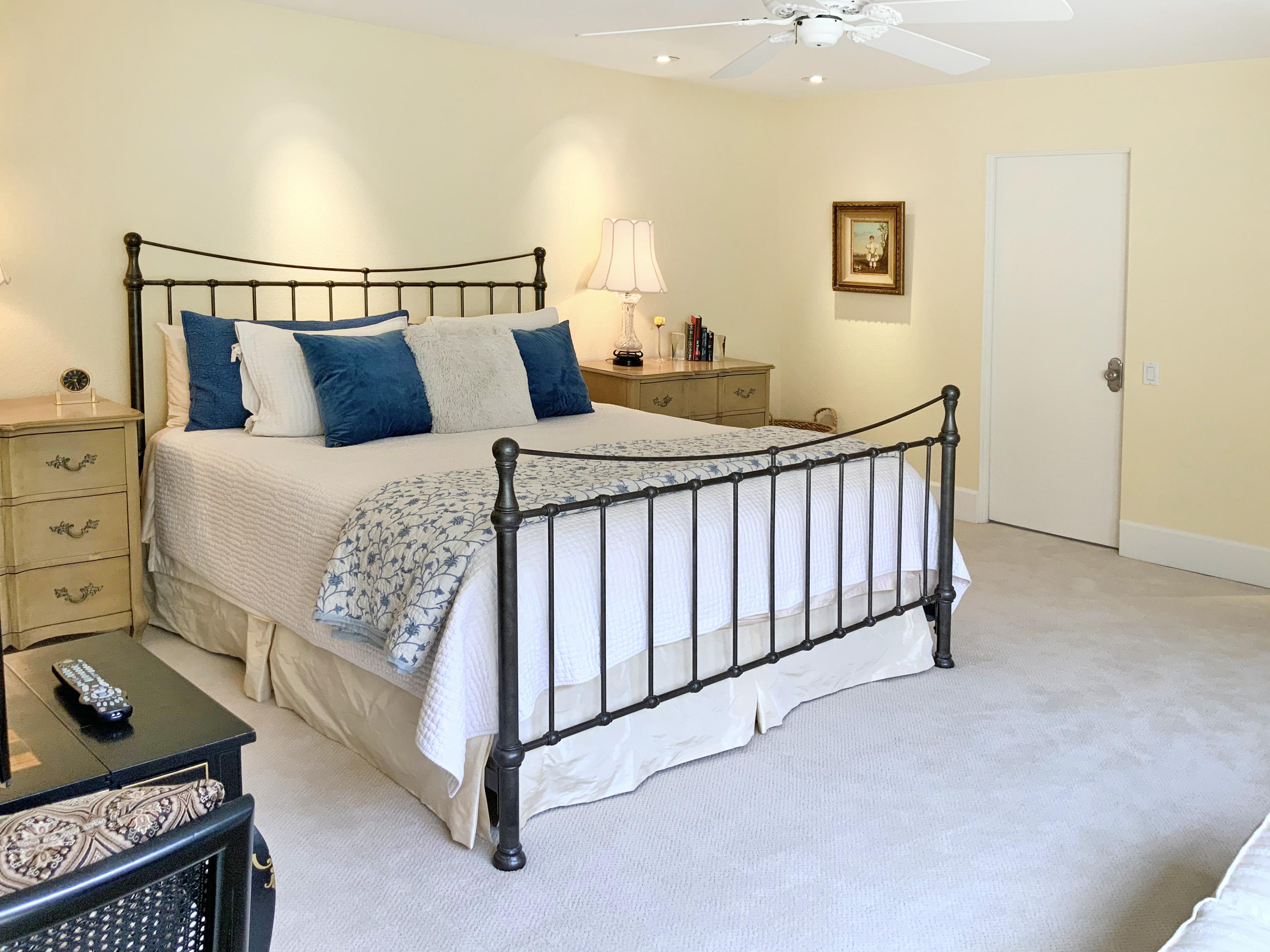 7 Princeton Drive Rancho Mirage, CA 92270 - Photo 31 of 39 a bed room with a bed and a night stand