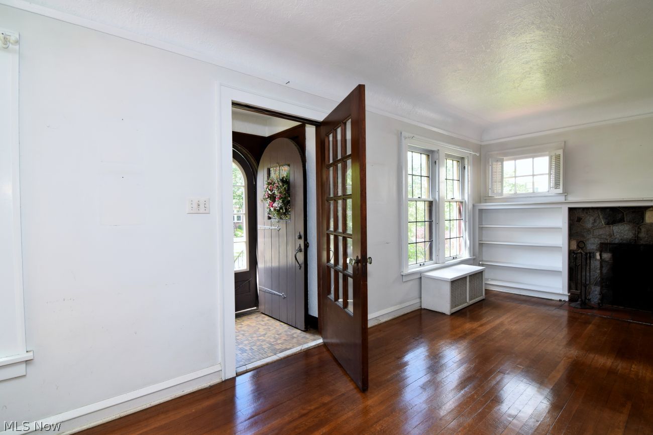 3549 Cedarbrook Road University Heights, OH 44118 - Photo 5 of 47 Foyer