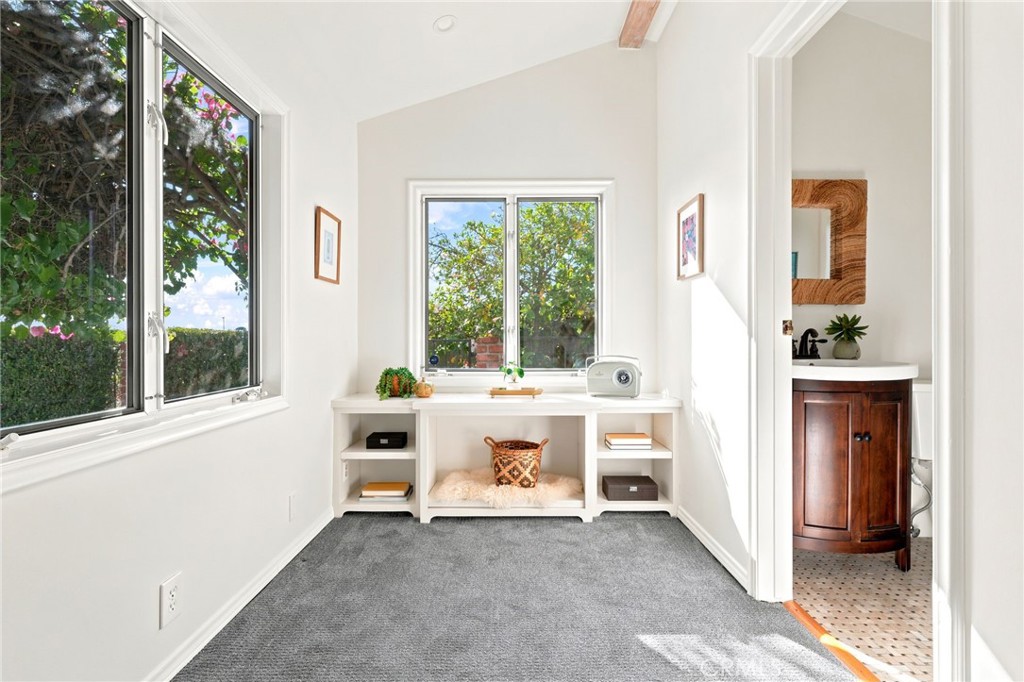 1019 Delaware Road Burbank, CA 91504 - Photo 13 of 43