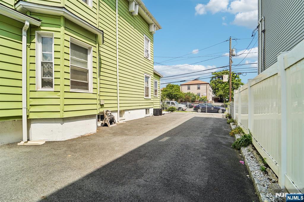 514 Madison Avenue Elizabeth, NJ 07201 - Photo 13 of 14 a potted plant sitting in front of a house