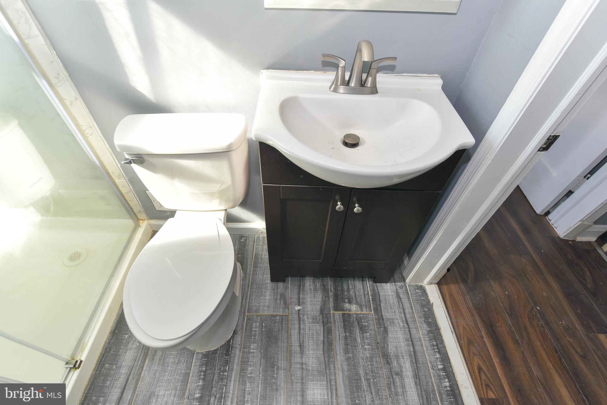 4403 Eldone Road Baltimore, MD 21229 - Photo 16 of 27 Full Bathroom (2nd Floor)