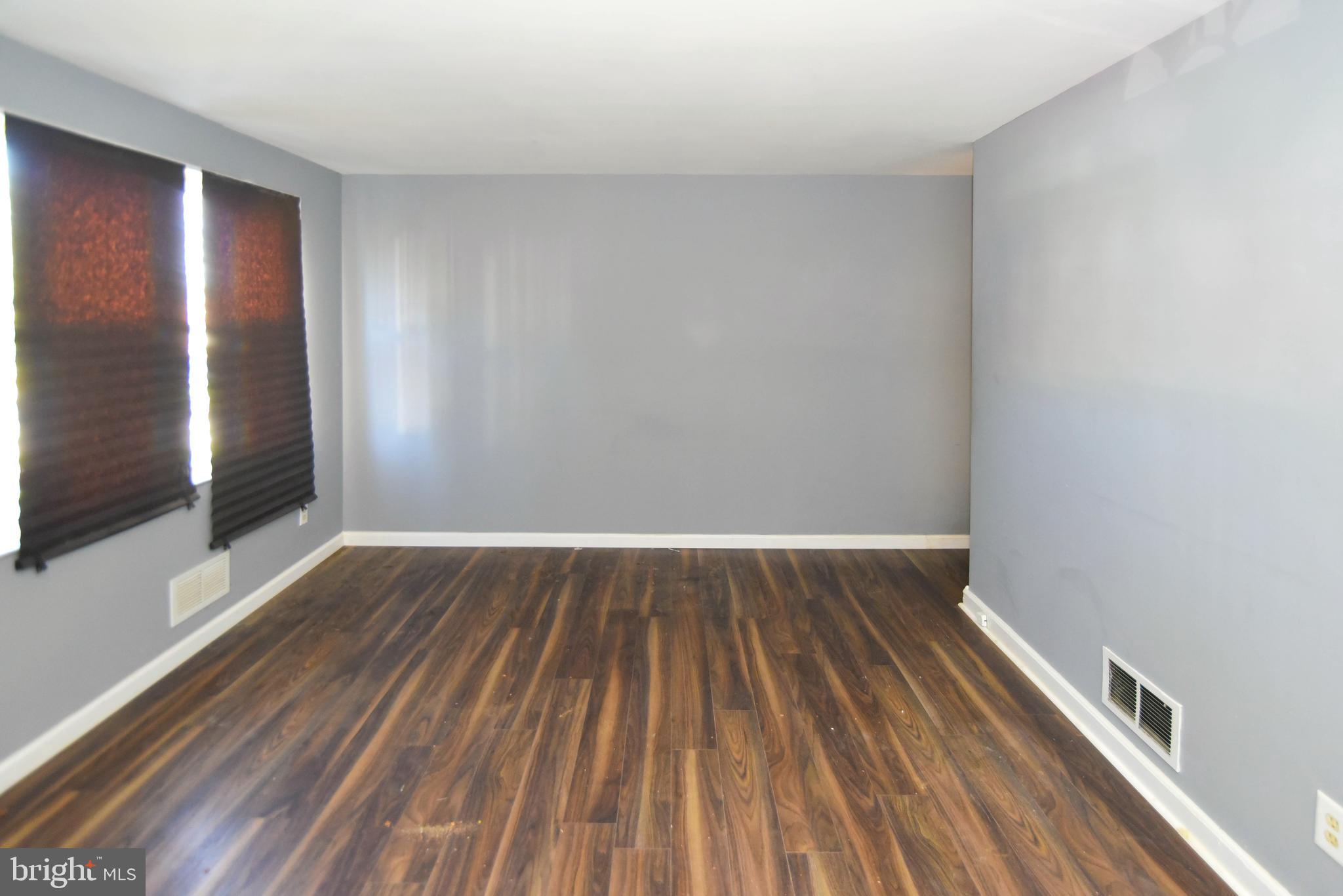 4403 Eldone Road Baltimore, MD 21229 - Photo 7 of 27 Living Room