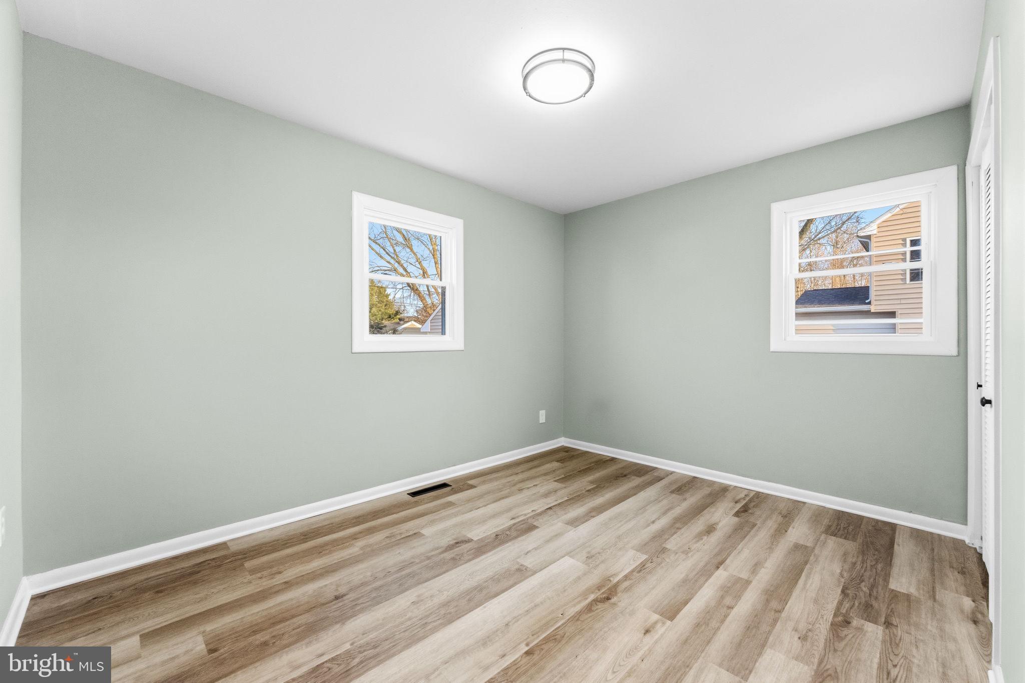 819 Old Harmony Road Newark, DE 19711 - Photo 18 of 39 an empty room with a window