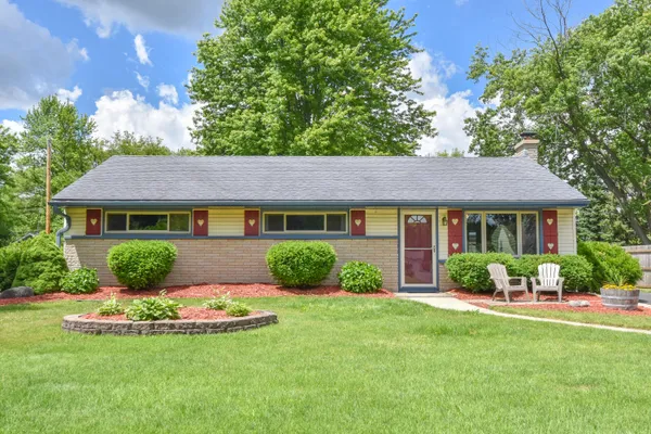 $365,000 | W200N9459 Woodside Lane, Menomonee Falls, WI 53051
