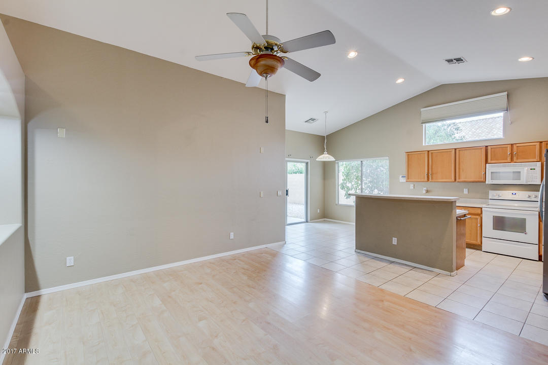 654 East Iris Court Gilbert, AZ 85296 - Photo 11 of 36 Great Room